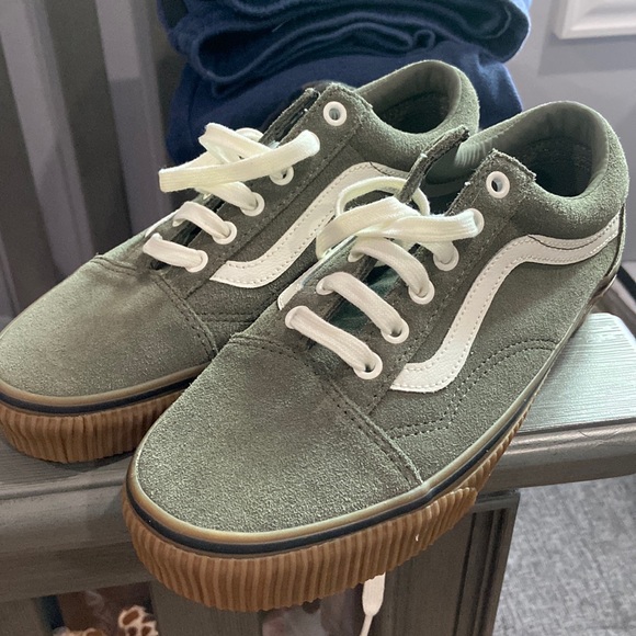 Vans - Picture 1 of 4